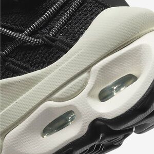 Nike Air Max Flyknit Venture size 8.5